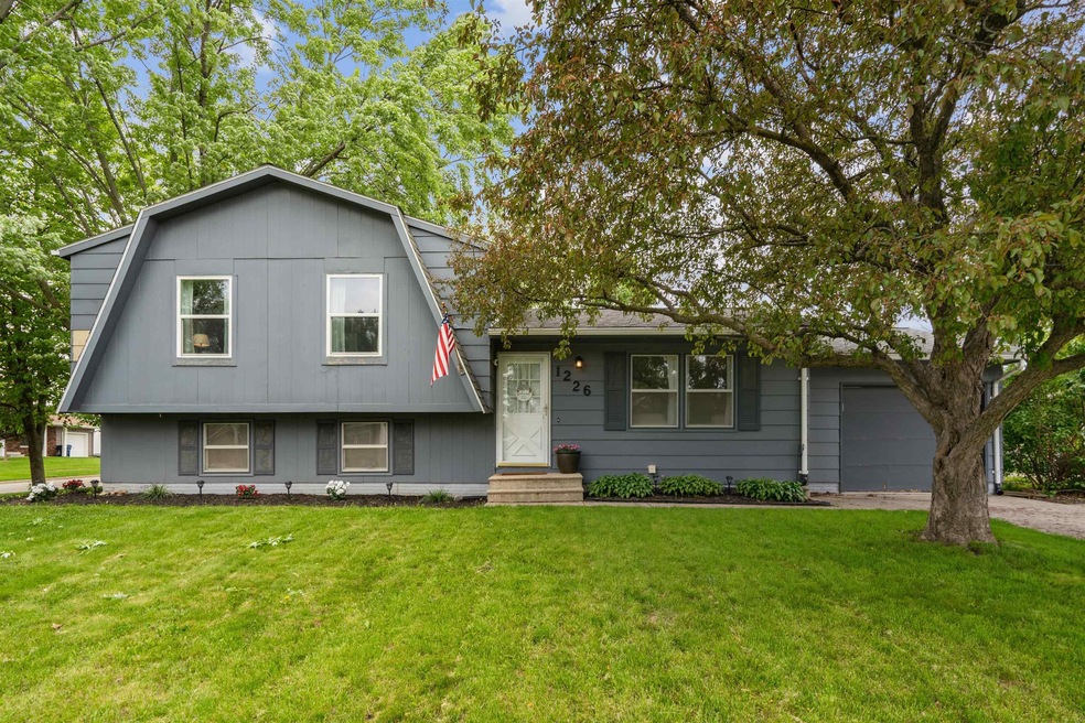 1226 Fleur Dr, Waterloo, IA 50701 - photo 1