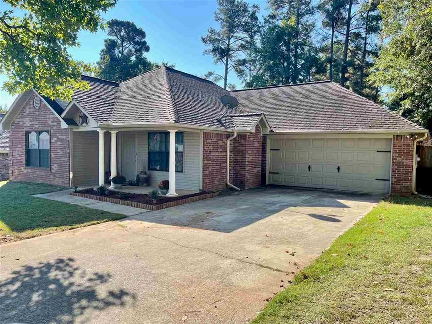 500 E Greenfield Dr, Wake Village, TX 75501 - photo 1