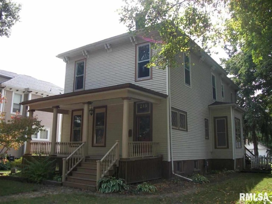 219 Pekin St, Lincoln, IL 62656 - photo 1