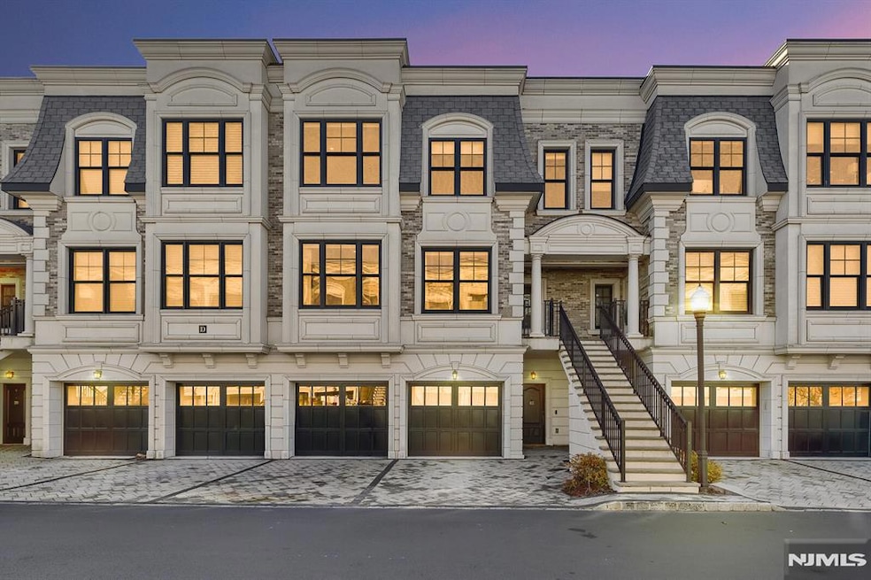 44 Marquis Ct unit 44, Edgewater, NJ 07020 - photo 1