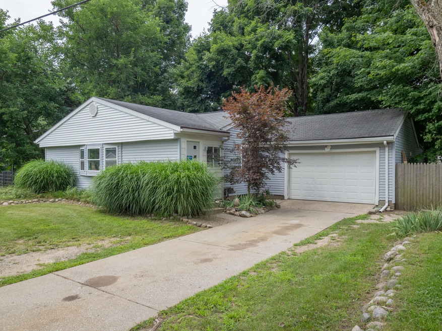 10648 Oakland Dr, Portage, MI 49024 - photo 1