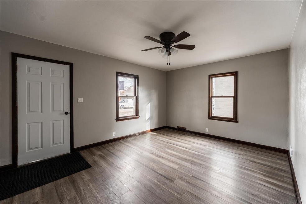 1025 W Hawes Ave, Appleton, WI 54914 - photo 1