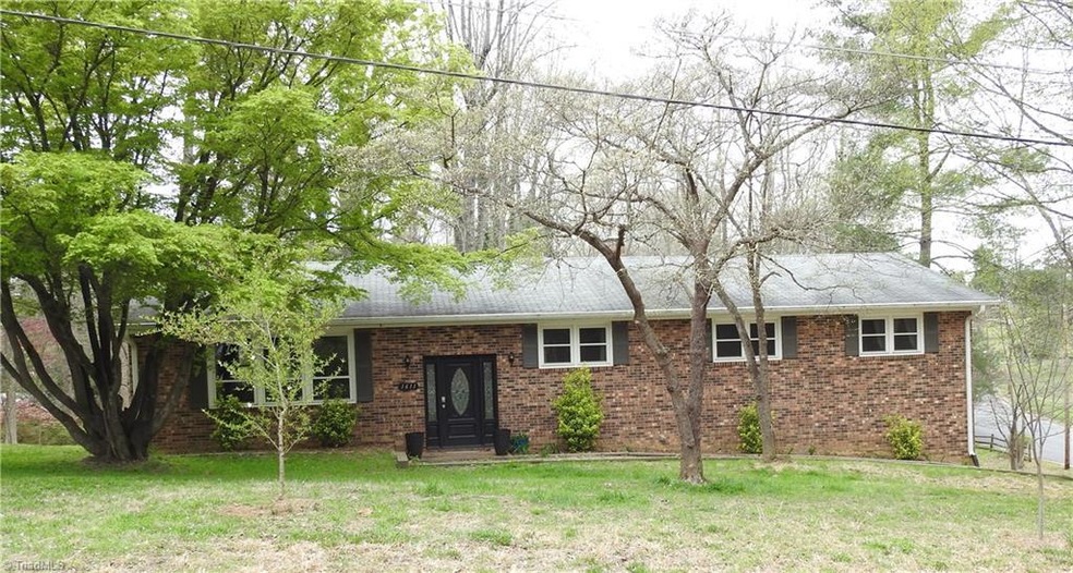 Front of 1611 Knoll Court