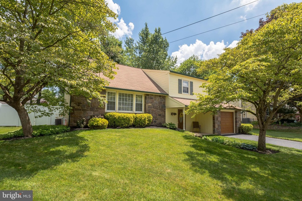 187 Fletcher Dr, Morrisville, PA 19067 - photo 1