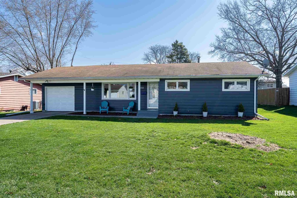 1511 Lakewood Dr, Bettendorf, IA 52722 - photo 1