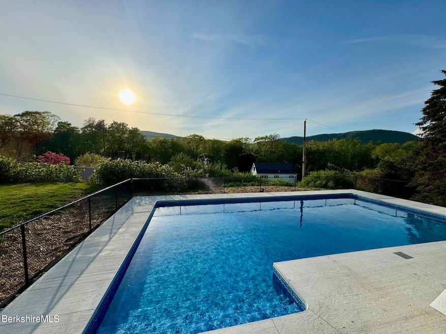 136 Ingalls Rd, Cheshire, MA 01225 - photo 1