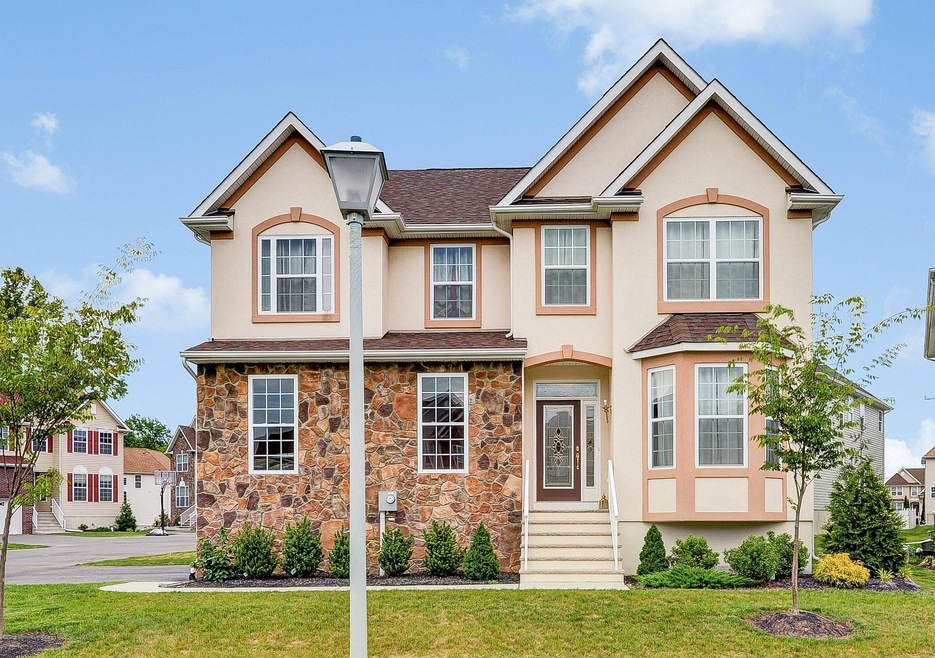 337 Morning Glory Dr, Monroe Township, NJ 08831 - photo 1