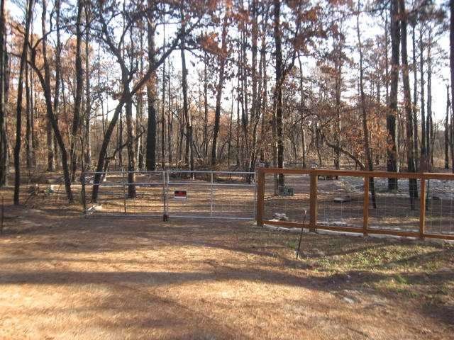 Entrance/Gate : Entrance from Bob White with the p