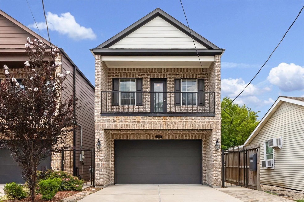 Welcome home to 5406 Darling Unit A! A lovely prop