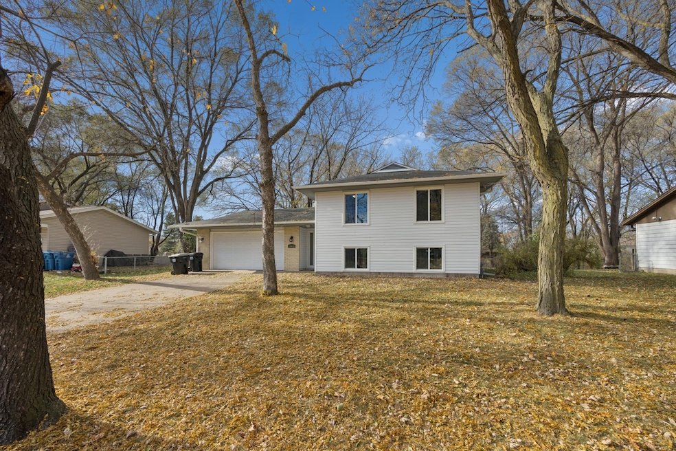 10648 Wren St NW, Coon Rapids, MN 55433 - photo 1