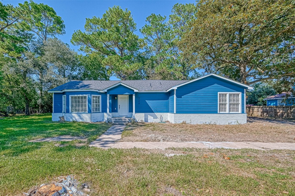 5609 Denmark St unit A, Houston, TX 77028 - photo 1