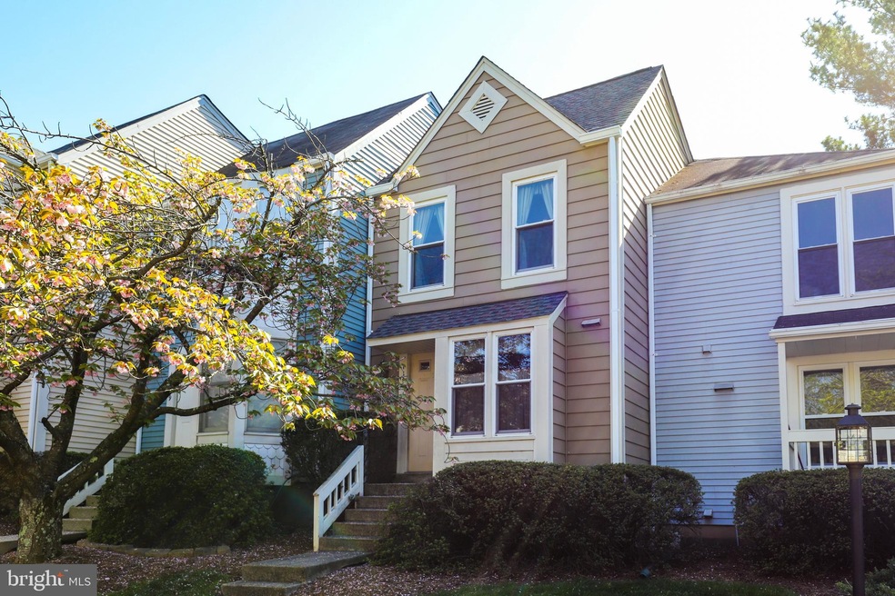 11951 Hollowwind Ct, Reston, VA 20194 - photo 1