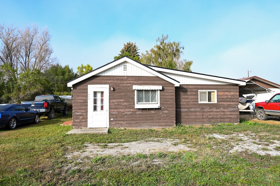 View of front of house featuring a front lawn