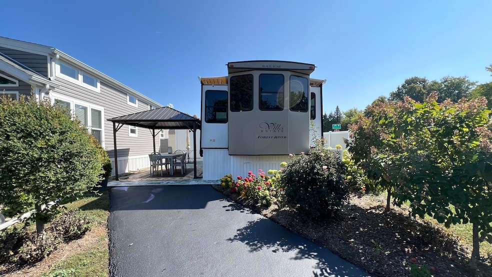 875 E Wells St unit 20, South Haven, MI 49090 - photo 1