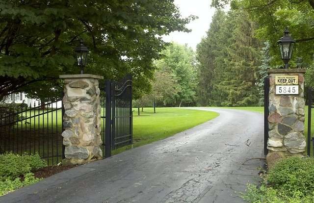 5845 Edgewood Dr, Algonquin, IL 60102 - photo 1