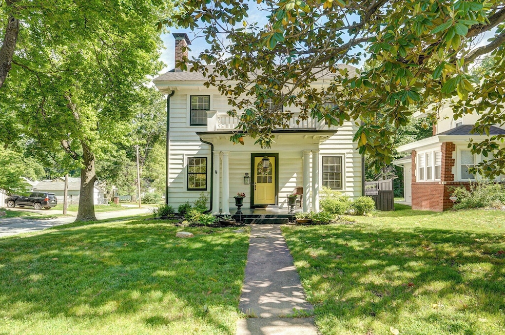 1501 E Walnut