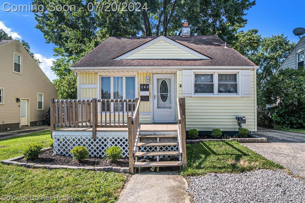 Charming Bungalow w/ giant front porc