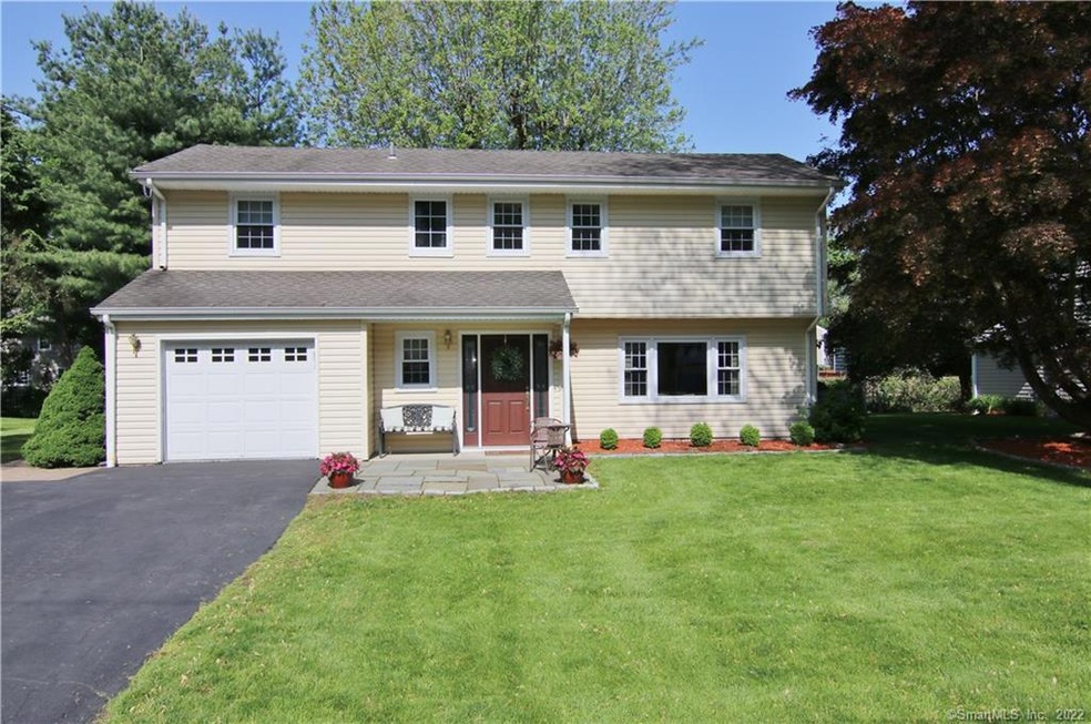 110 Woodridge Dr S, Stamford, CT 06902 - photo 1