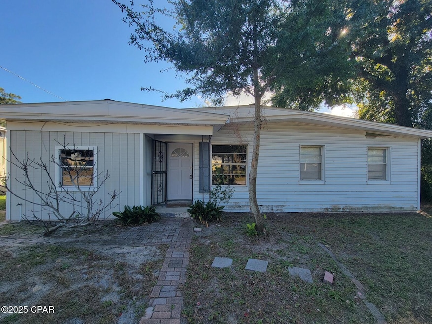 1405 W 13th St, Panama City, FL 32401 - photo 1