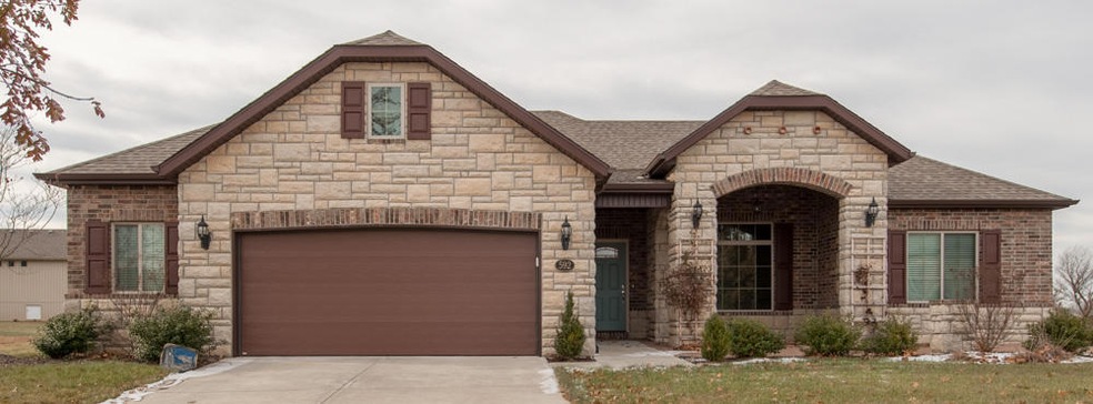 001_592 E Selby Dr_