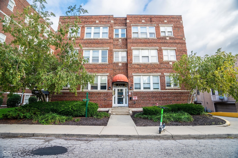 234 E 9th St unit 305, Indianapolis, IN 46204 - photo 1