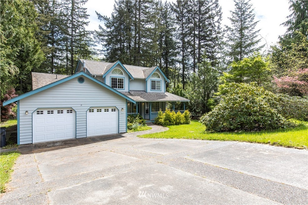 Classic Pacific Northwest beauty on a greenbelt and wrap around porch!