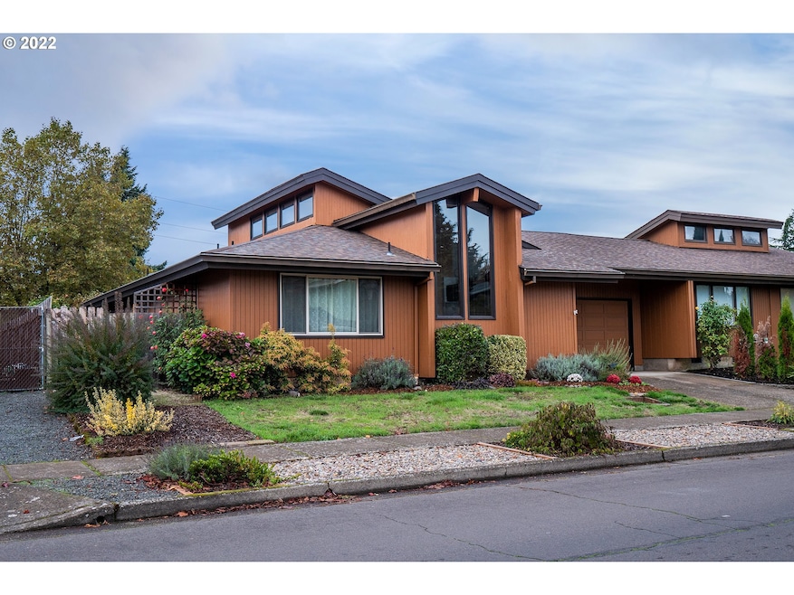 604 T St, Springfield, OR 97477 - photo 1