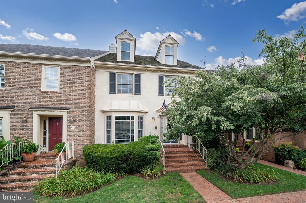 10933 Brewer House Rd, Rockville, MD 20852 - photo 1