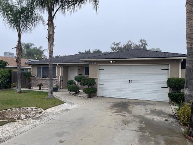 641 Kern St, Kingsburg, CA 93631 - photo 1