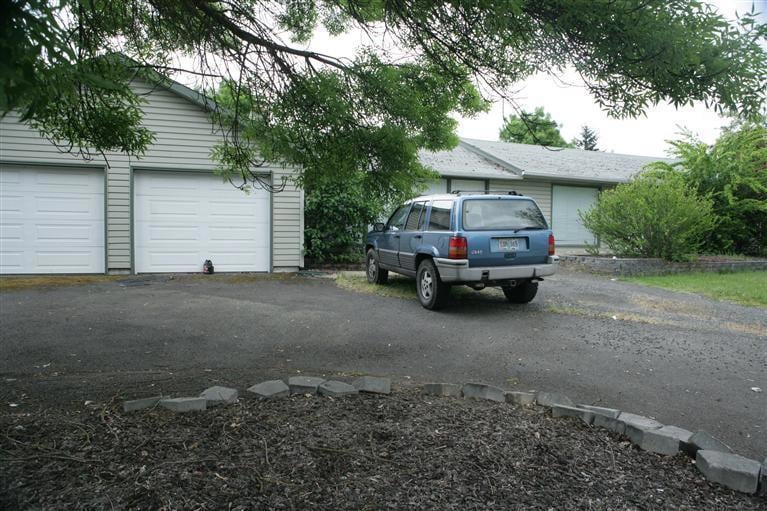 2996 E McAndrews Rd, Medford, OR 97504 - photo 1