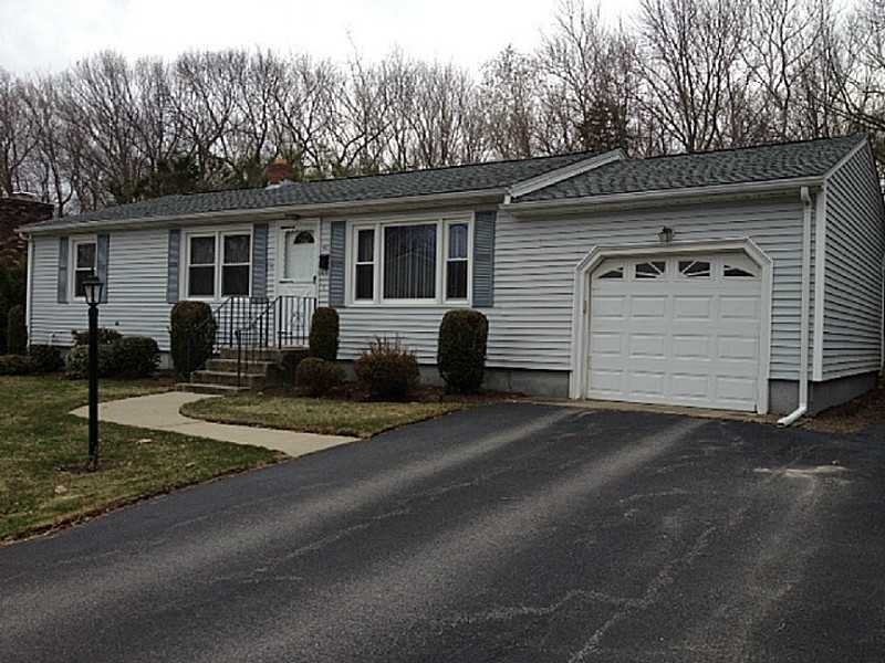 147 Pheasant Dr, Cranston, RI 02920 - photo 1