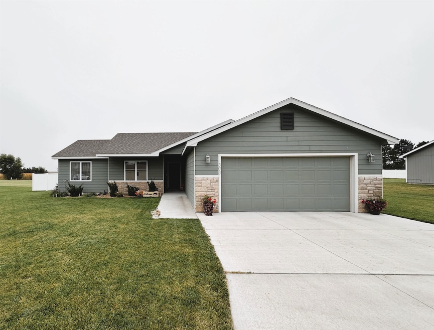 303 W Spruce St, Minneola, KS 67865 - photo 1