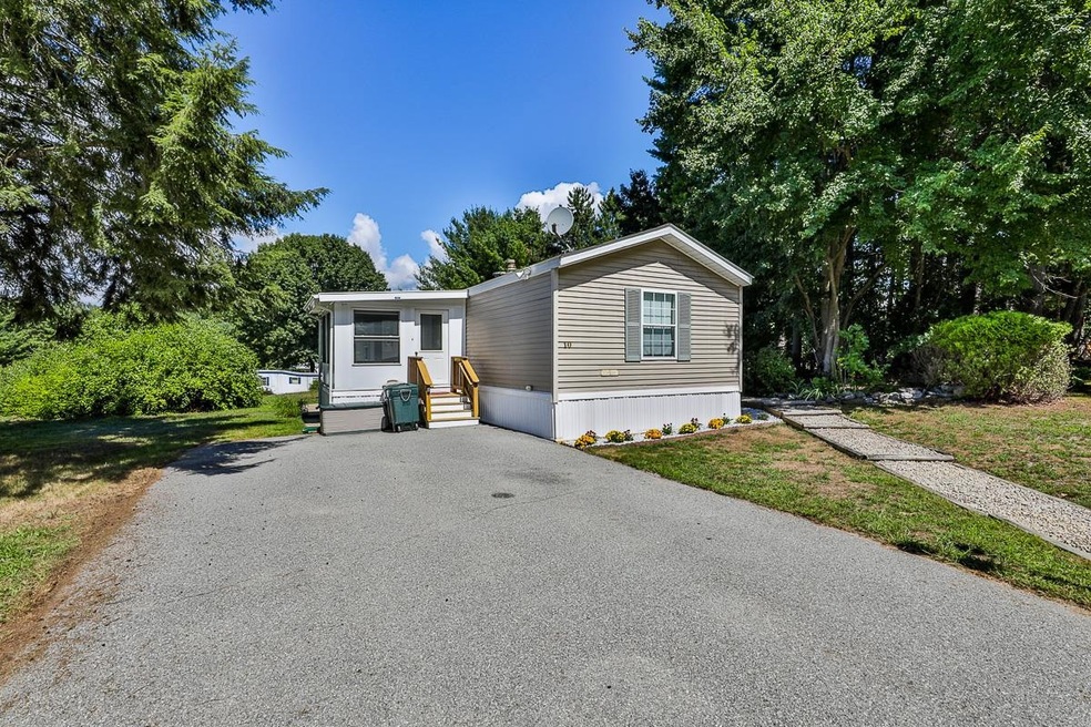 10 Westerdale Dr, Nashua, NH 03063 - photo 1