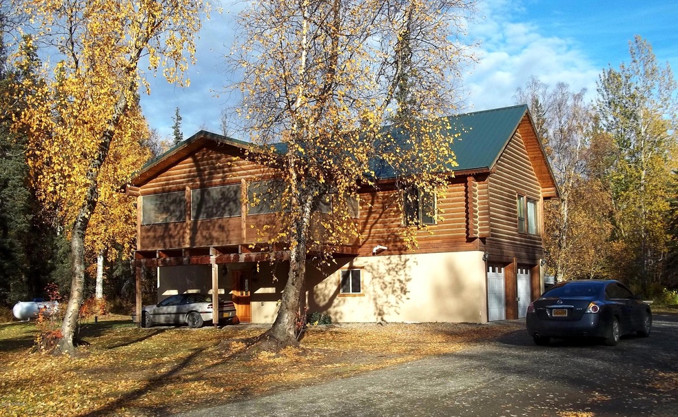 Charming log home on Wasilla Creek