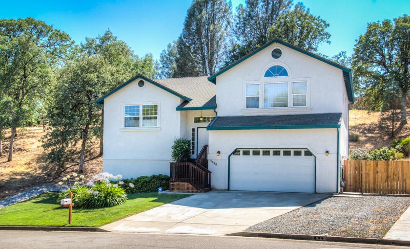 Gorgeous curb appeal