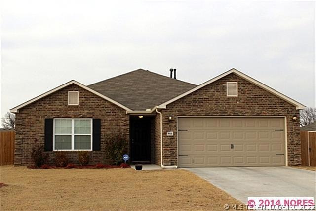 Beautiful 3 bed, 2 bath, 2 car garage Home on over