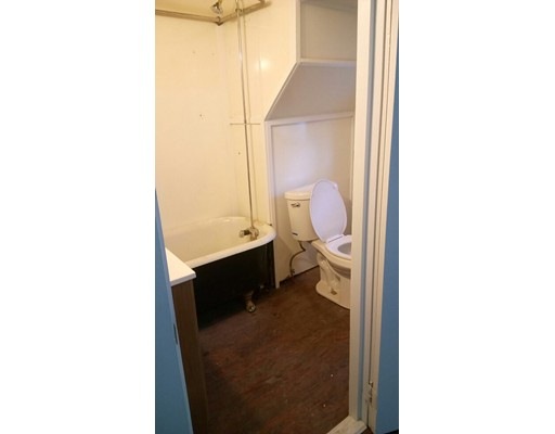 39 E Walnut St, Taunton, MA 02780 - photo 1