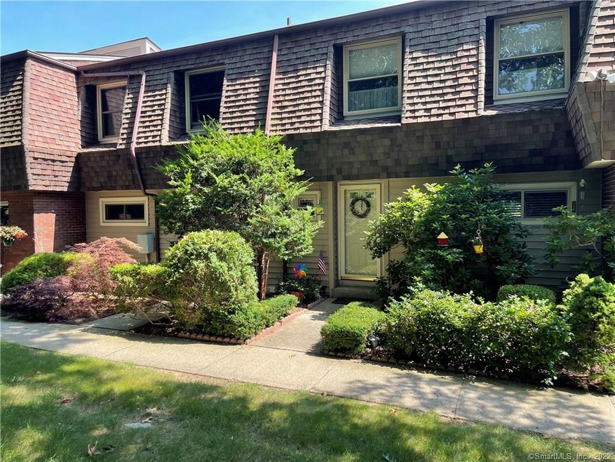 137 Sheraton Ln, Norwich, CT 06360 - photo 1