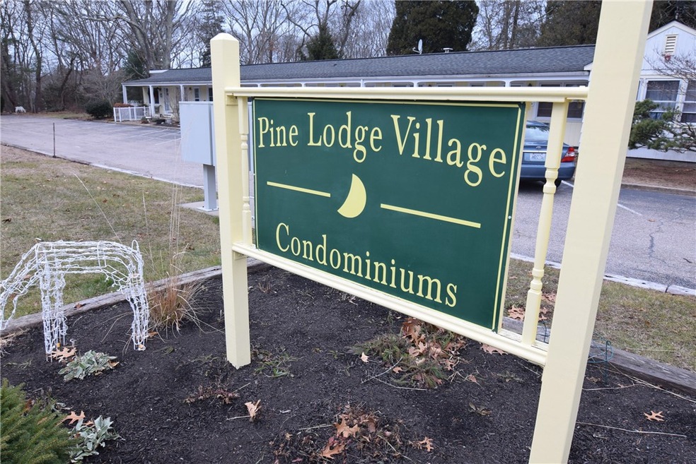 Located close to beaches, shopping, golf and tenni