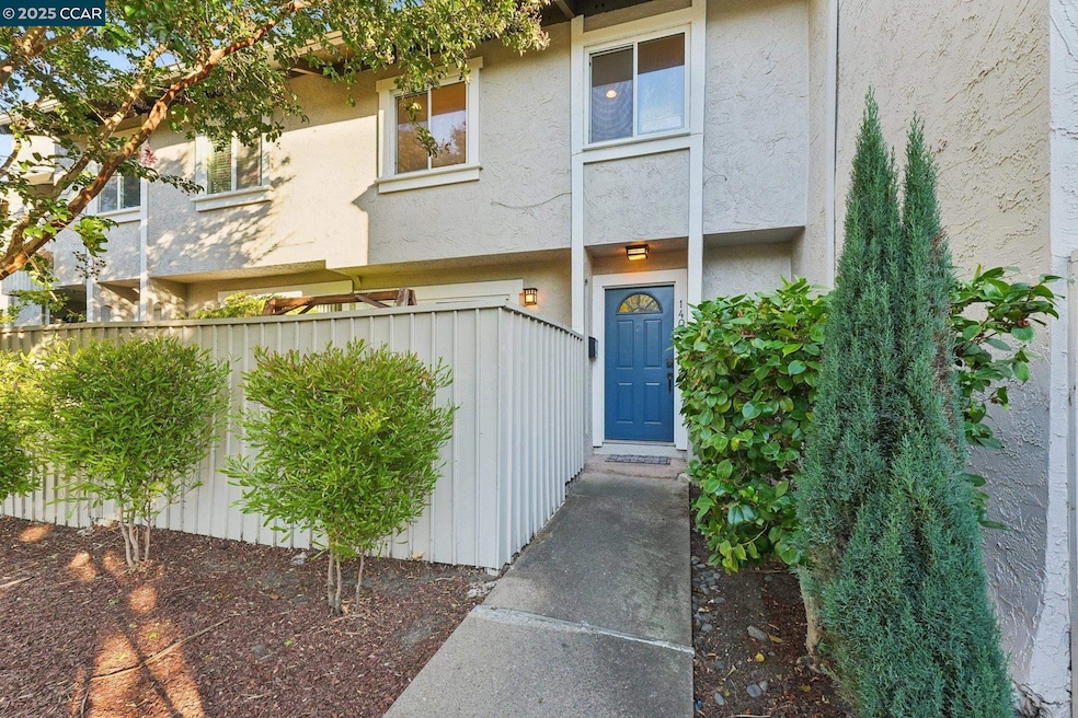 Pending $825,000 • Co-Listing Agent