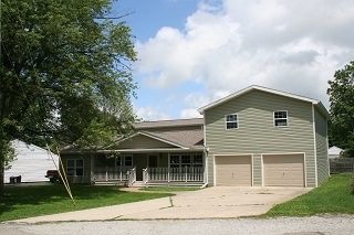 300 E Hackett St, Frankfort, IN 46041 - photo 1