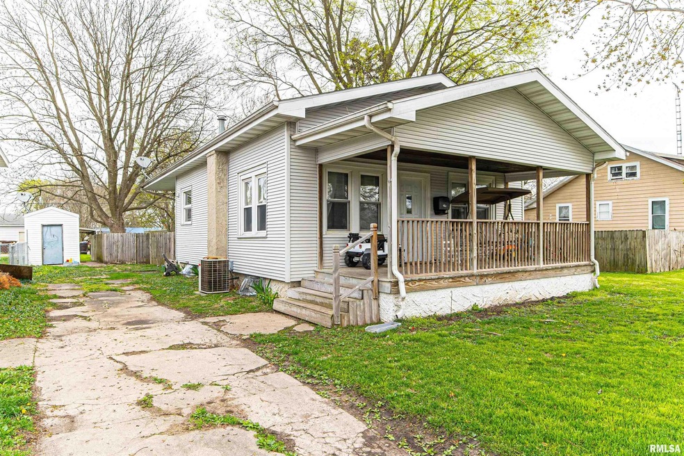 1122 Pekin St, Lincoln, IL 62656 - photo 1