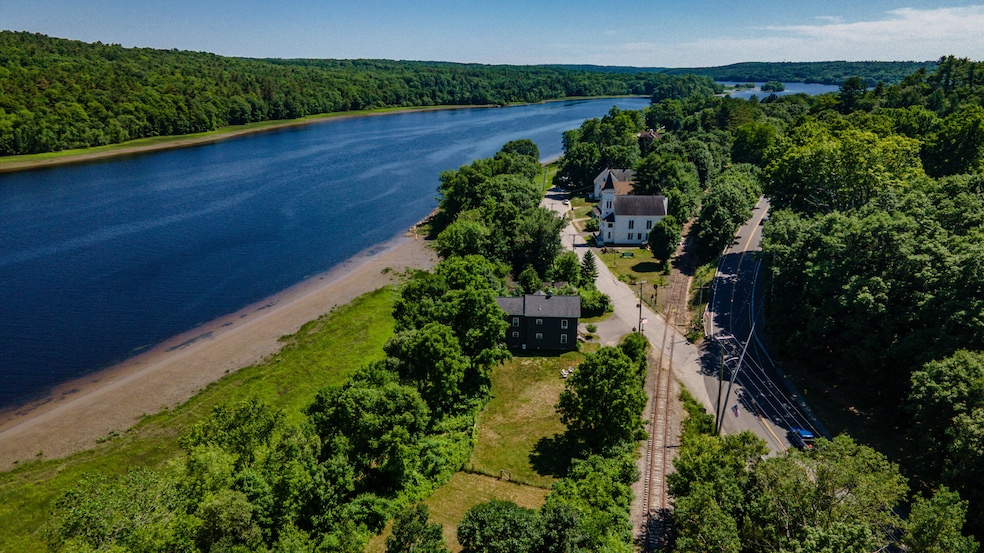 4 Riverview Dr, Gardiner, ME 04345 - photo 1