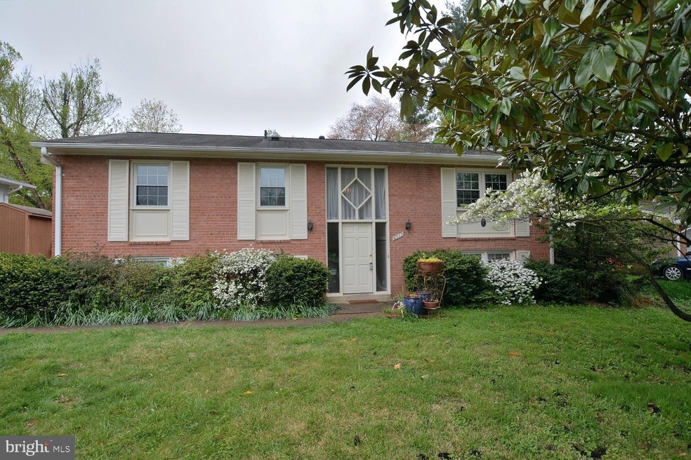 6717 Haycock Rd, Falls Church, VA 22043 - photo 1