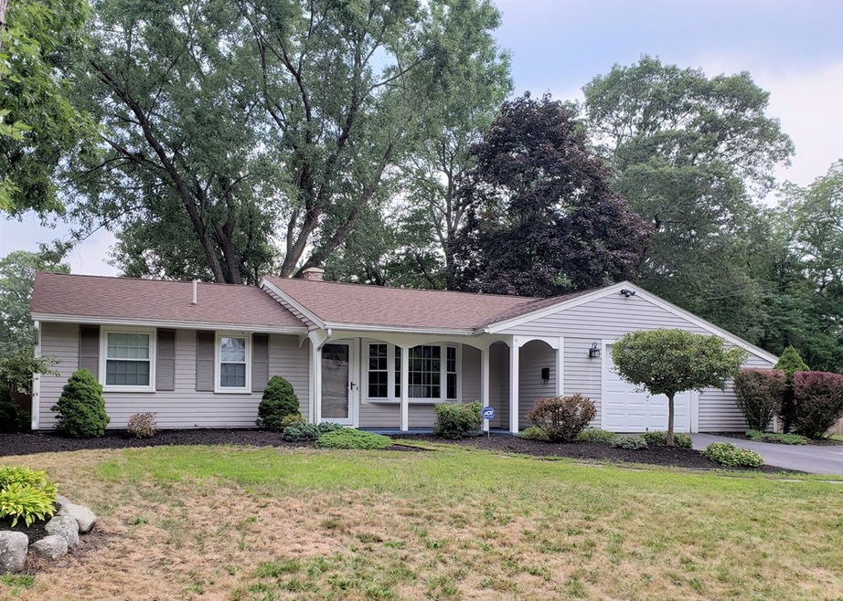 11 Twin Oaks Dr, Brockton, MA 02302 - photo 1