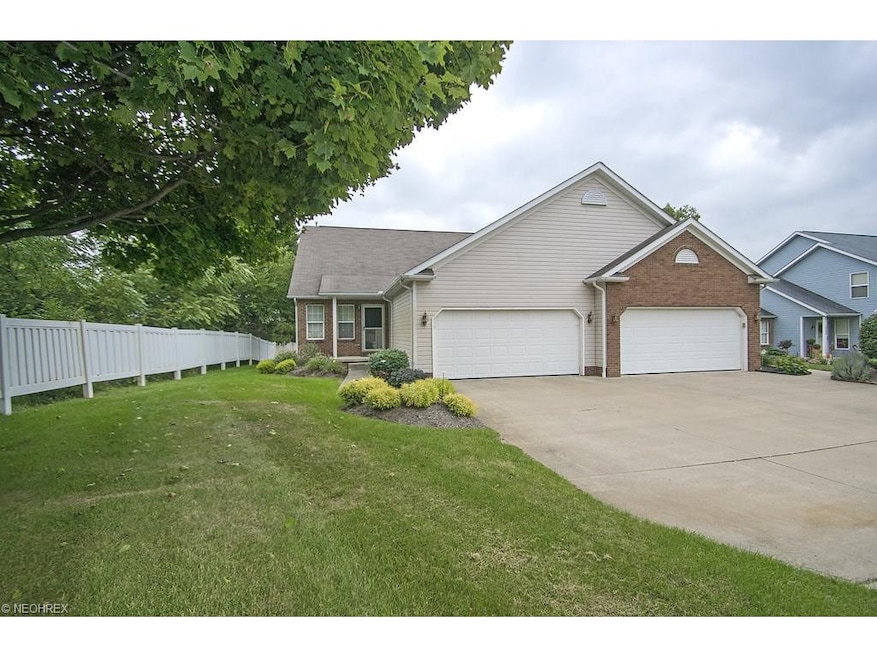 This fantastic 3 bedroom condo in North Canton Cit