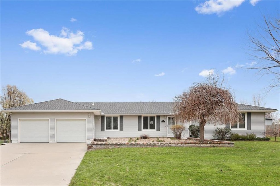 5665 Meadow View Dr, Shawnee, KS 66226 - photo 1