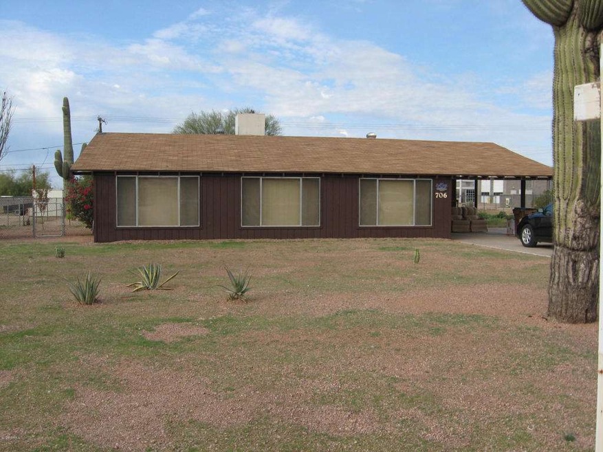 706 N Thunderbird 083