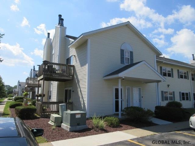 401 Cambridge Manor Dr, Schenectady, NY 12302 - photo 1