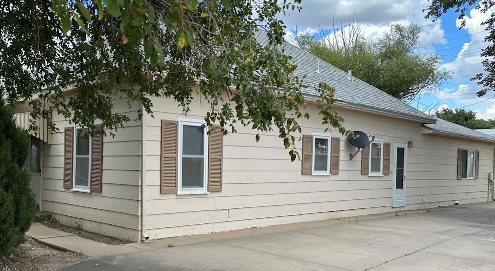 414 S Main St, Hugoton, KS 67951 - photo 1